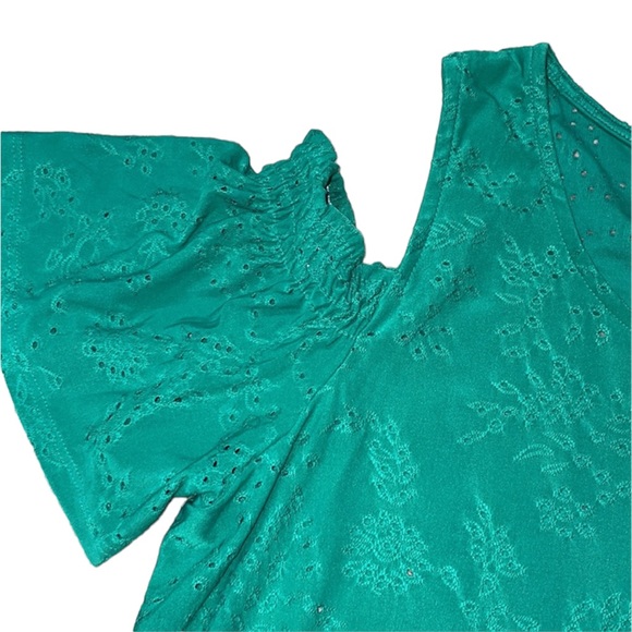 NWT W5 Beautiful Emerald Green Cold Shoulder short sleeve blouse. - Picture 5 of 12